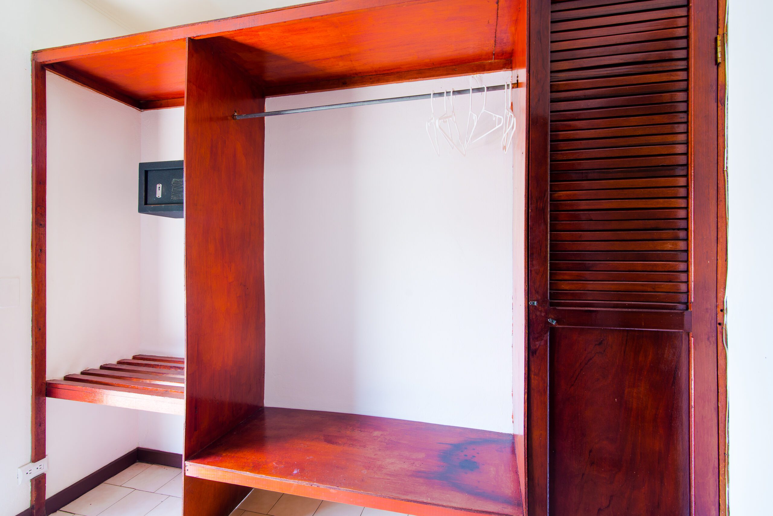 standard room cupboard