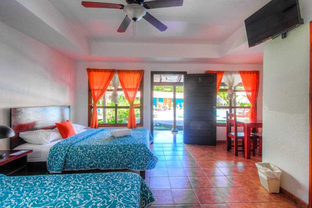 beachfrotn 2 queen beds 3