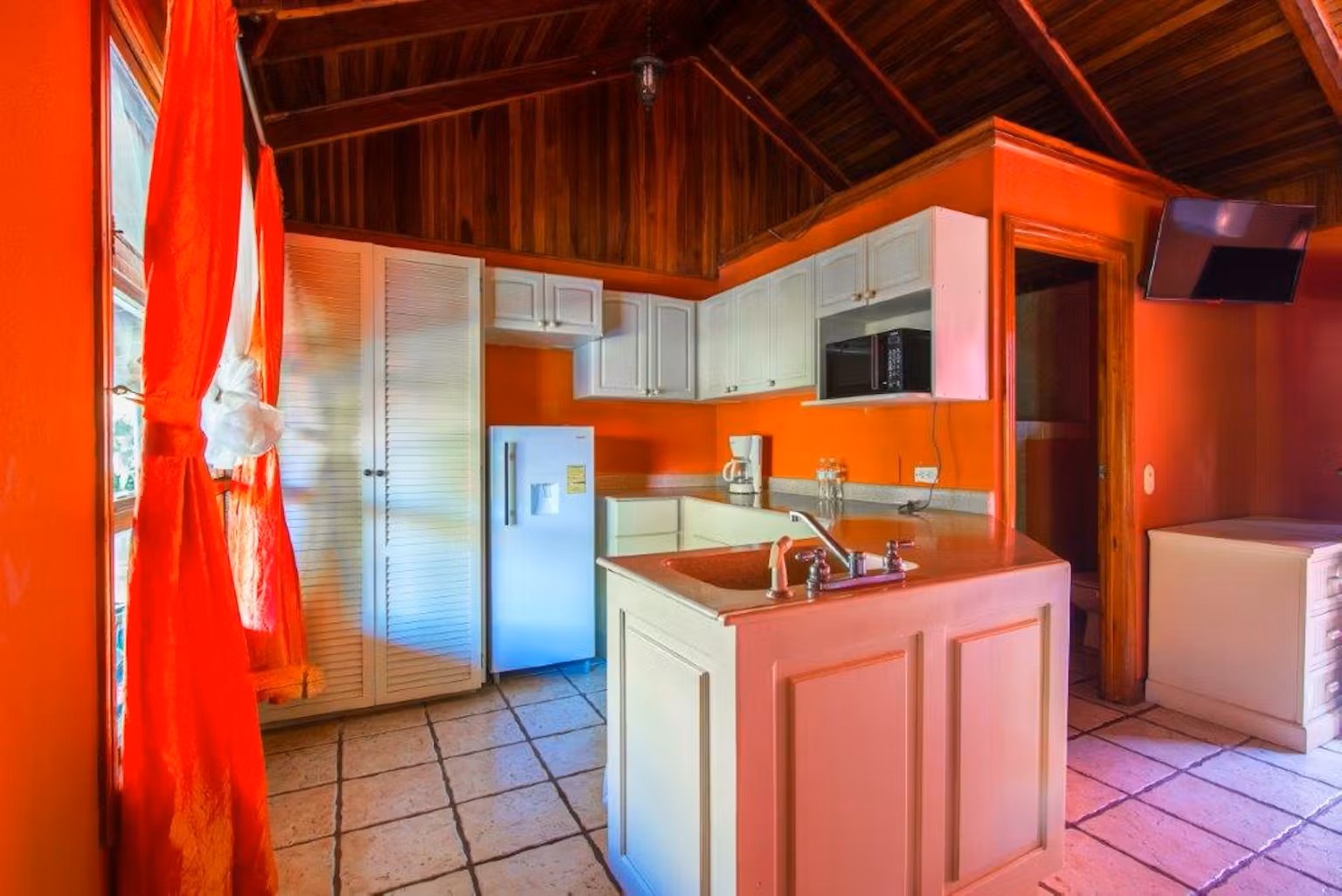 kitchen king bed 2