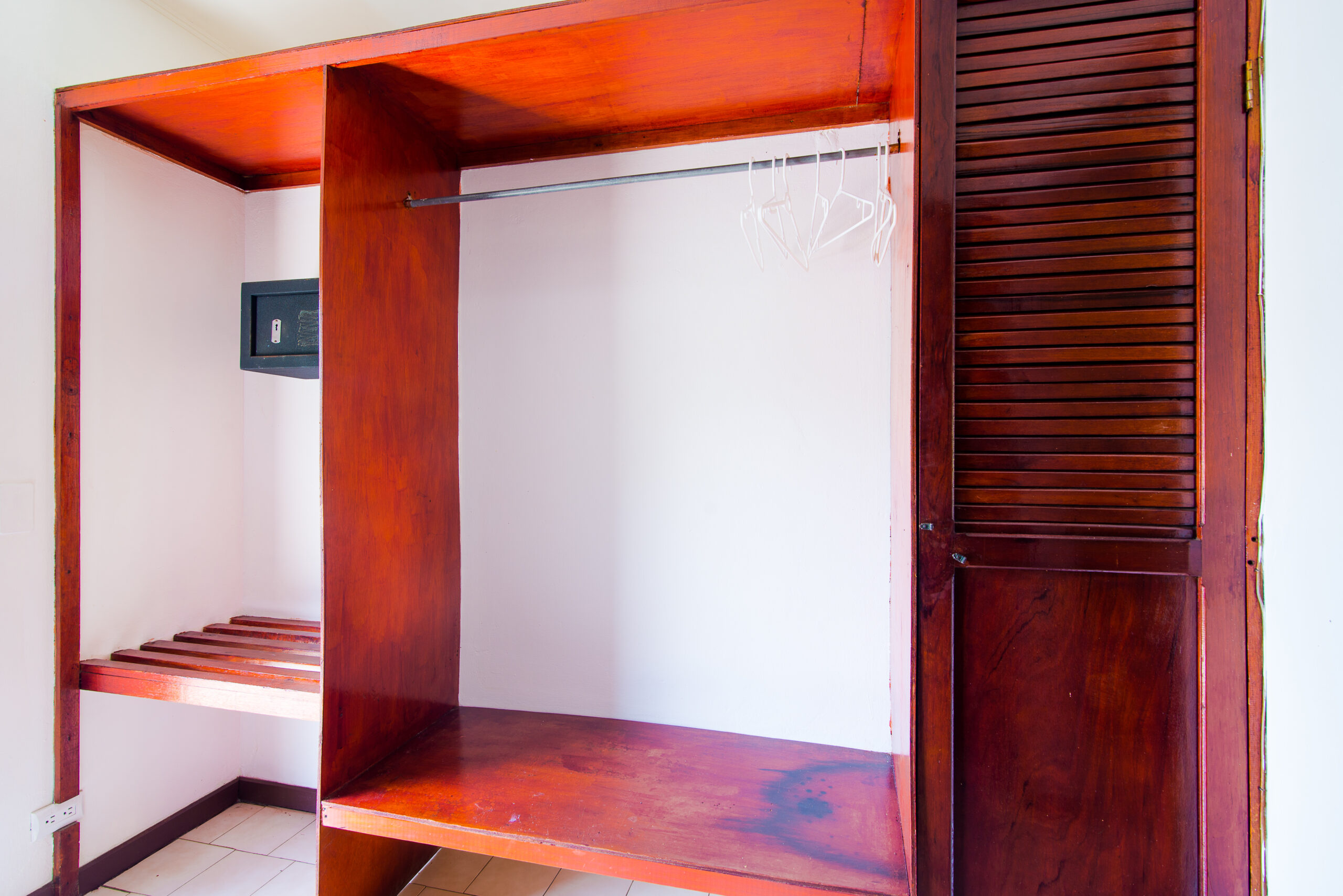 standard room cupboard
